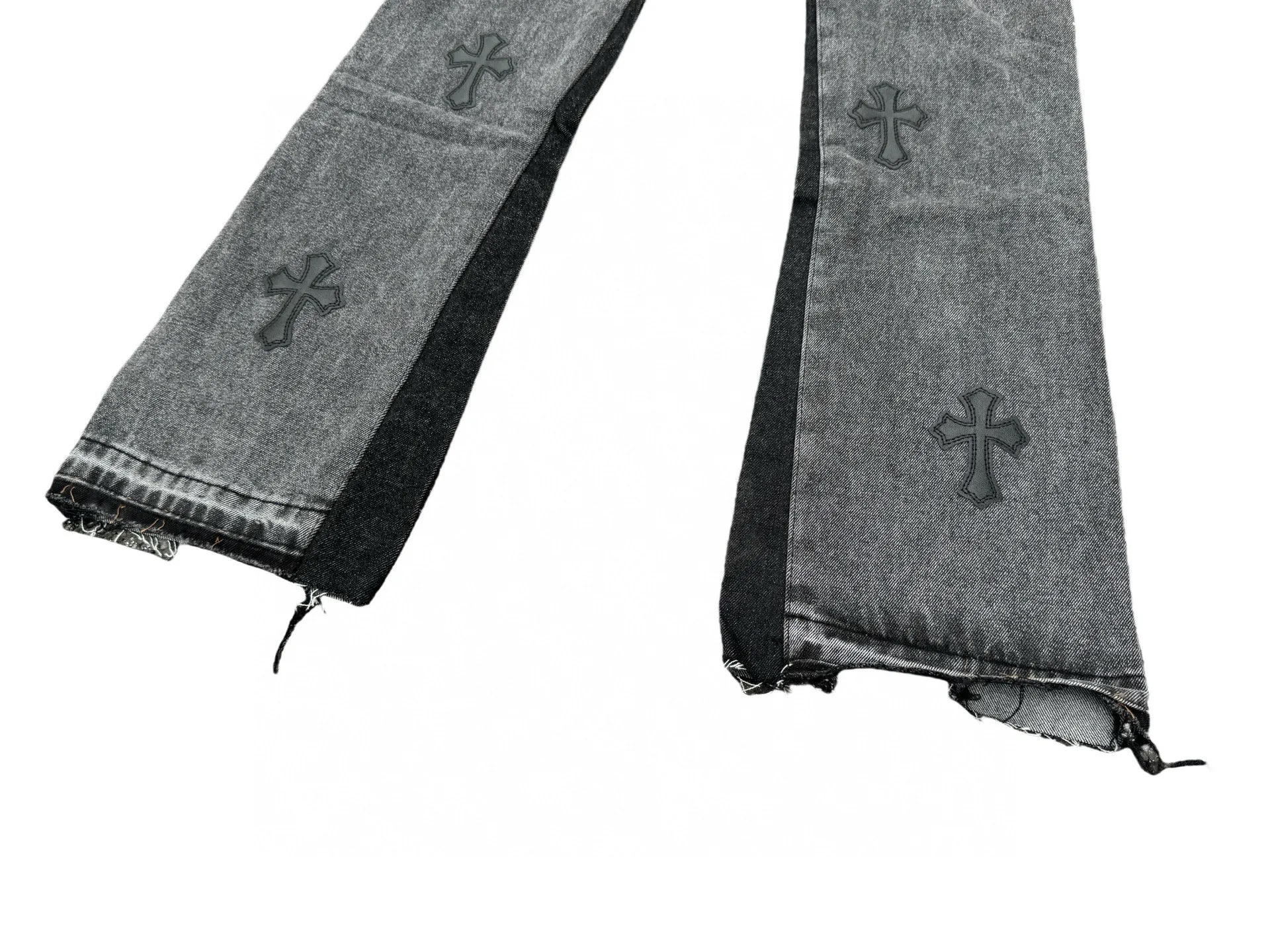 P260💰G99 GALLERY DEPT. Crow's leather cross denim bell-bottoms washed distressed spliced ​​jeans denim washing factory. During the process, the owner of the washing factory helped introduce a boss who once worked at Levi's OEM factory and then started his own business. This also paved the way for the following styles. Therefore, Levi's remodeled single product for the base plate is really familiar. Whether it is the fabrics supplied or the lathes used in production, there is nothing to choose from. -Color: Black -Size: S-XXL (corresponding to 28-36)